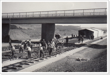 Herstellen der Fahrbahn nördlich von Blintendorf Mai 1936